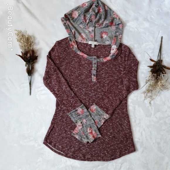 Aeropostale Tops - Aeropostal thin floral top with a hoodie Aeropostale Tops - Aeropostal thin floral top with a hoodie